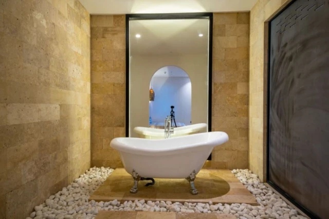Lures Hotel