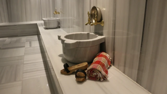 Lures Hotel
