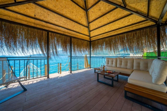 Lures Hotel