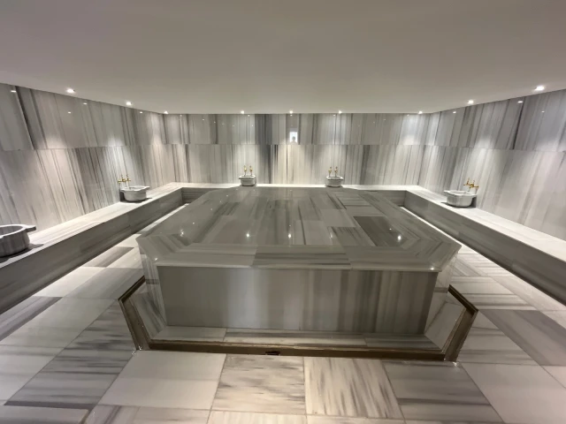 Lures Hotel
