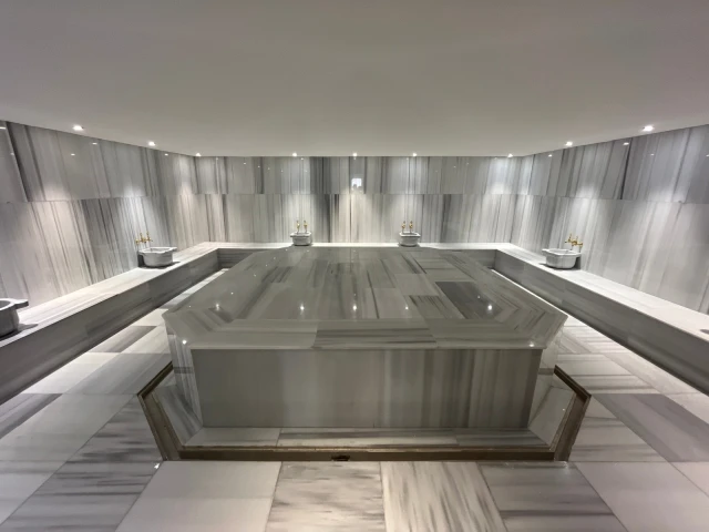 Lures Hotel