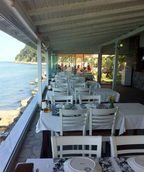 tasmahal-restaurant-0FXeaXk