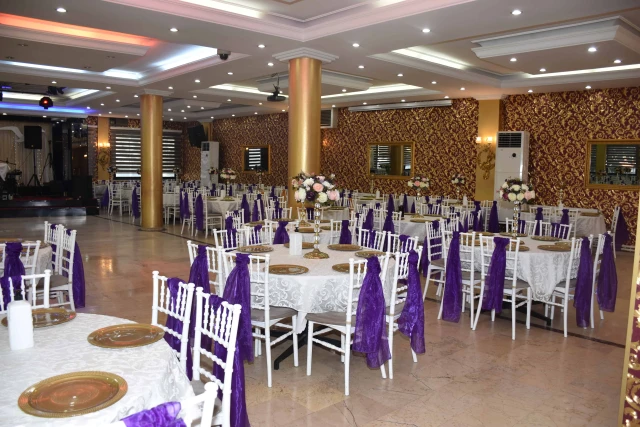 Salon Büklü