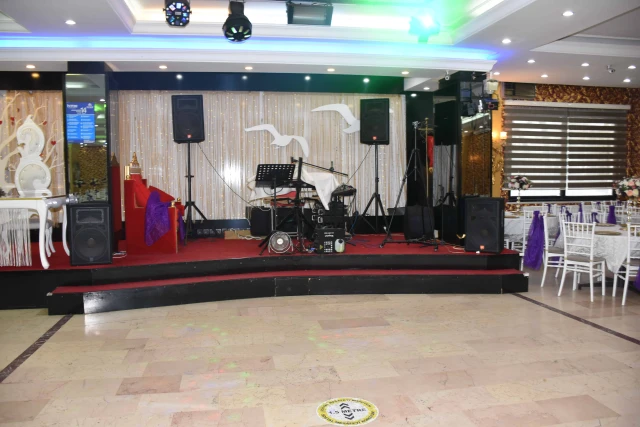 Salon Büklü
