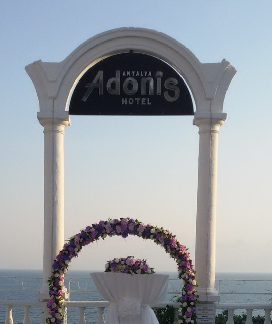 Adonis Hotel