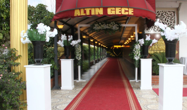 Altın Gece Balo Salonu