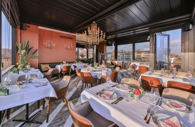 Aya Lounge