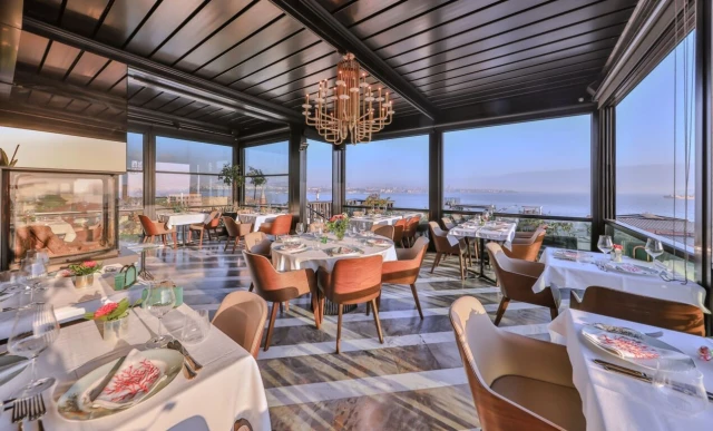 Aya Lounge