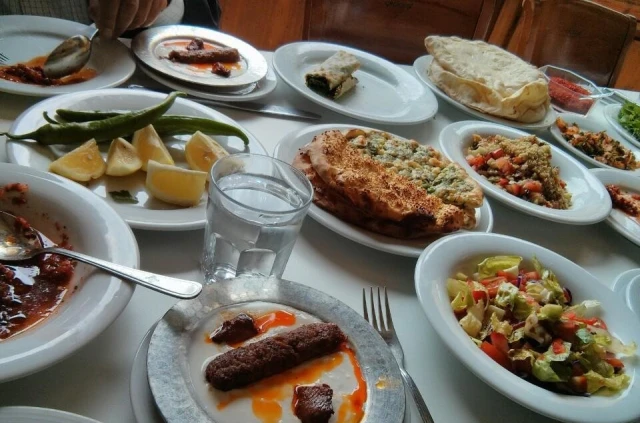 İmam Çağdaş