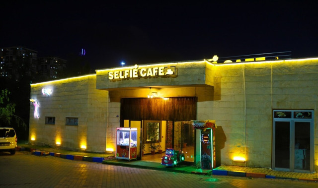 Selfie Cafe & Restaurant