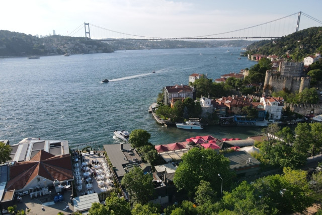 Lia Rosa Bosphorus