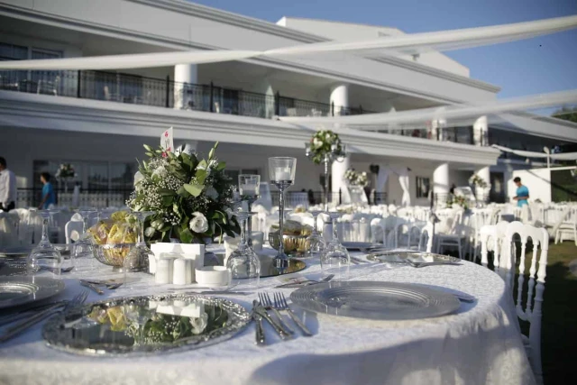Ve Hotels Karşıyaka (Vilayetler Evi)
