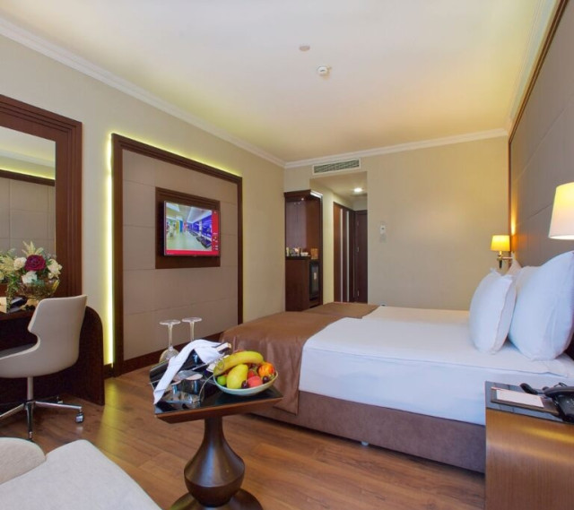 Ramada Hotel By Wyndham İstanbul Merter