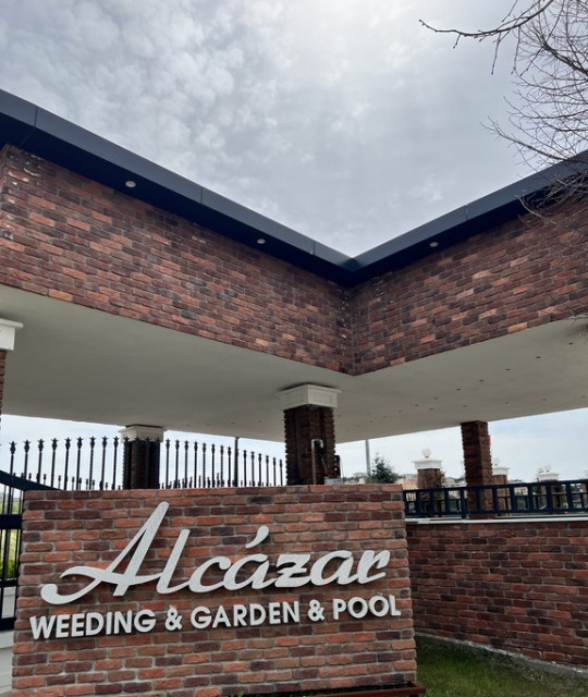 Alcazar Wedding Garden & Pool