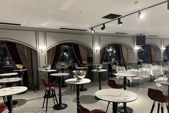 adi-sahane-cabaret-bostanci-15UUolv7