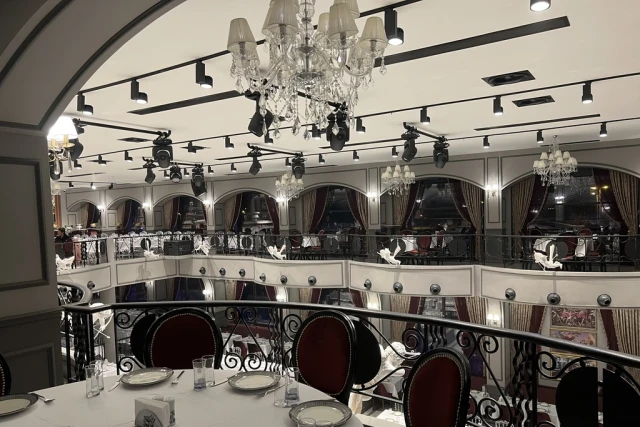 adi-sahane-cabaret-bostanci-71Ez3Um