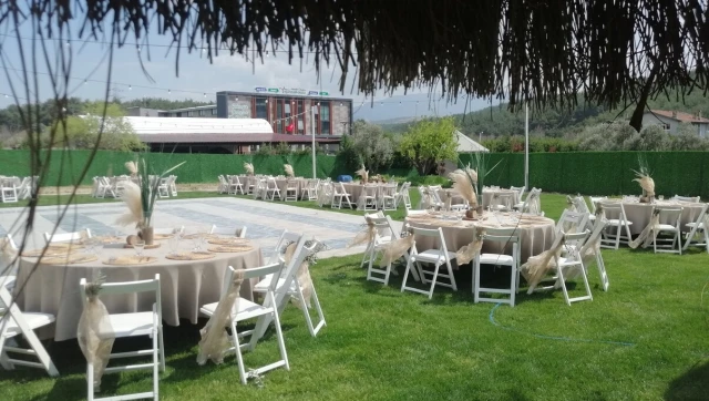 Fısıltı Çiçekli Köy