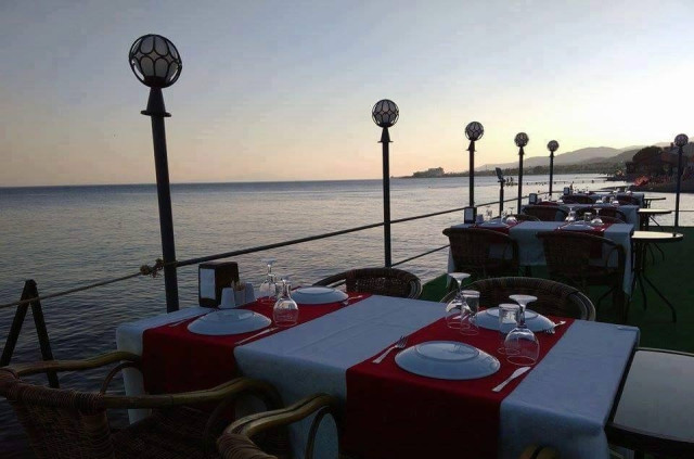 Set Beach & Restaurant