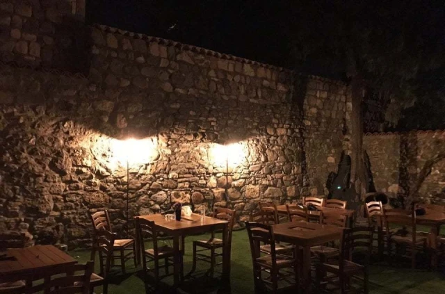 Meraklı Cadı Cafe & Restorant