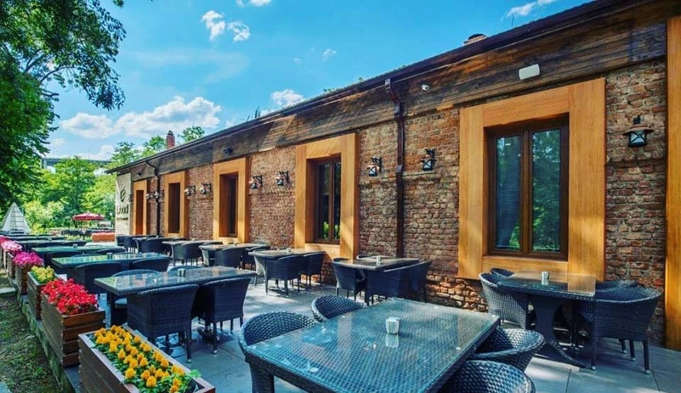 livadi-restaurant-0JSc8IG