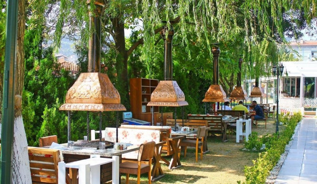 Közz Restaurant