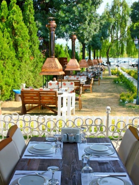 Közz Restaurant