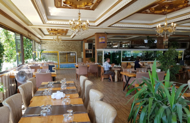 Emar Delüx Restaurant