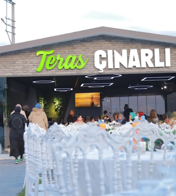 Teras Çınarlı