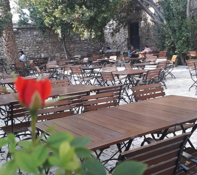 Yeni Eski Cafe & Bar