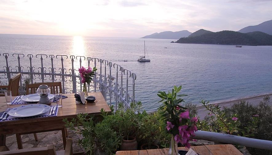 beyaz-yunus-hotel-0DyZ6yB