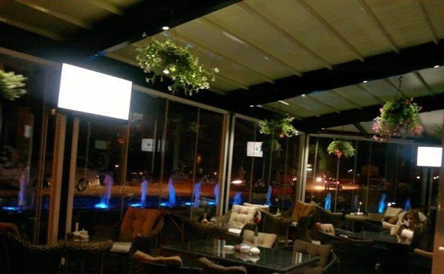 moonlight-cafe-restaurant-0AqcJvE