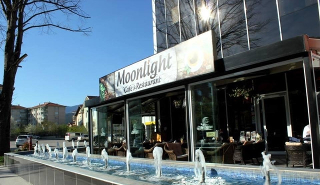 Moonlight Cafe & Restaurant