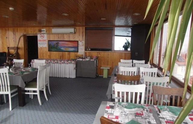 Kroisos Lake Resort Otel