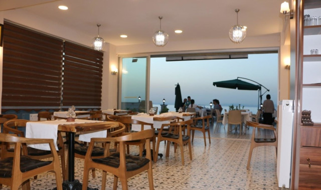 Segah Cafe & Restaurant