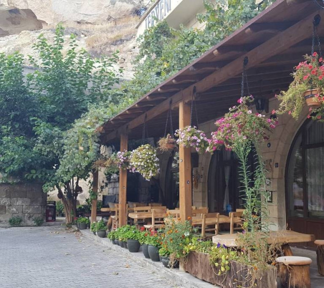 Jerveni Cave Hotel