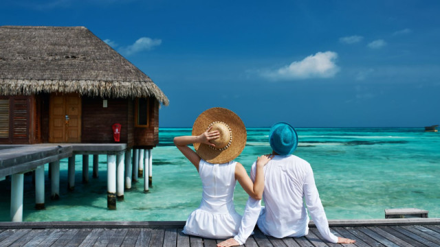 underscored-cheap-honeymoon-packages-lead-couple-honeymoon-beach-maldives