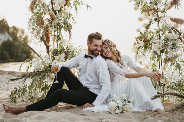 beautiful-couple-having-their-wedding-beach