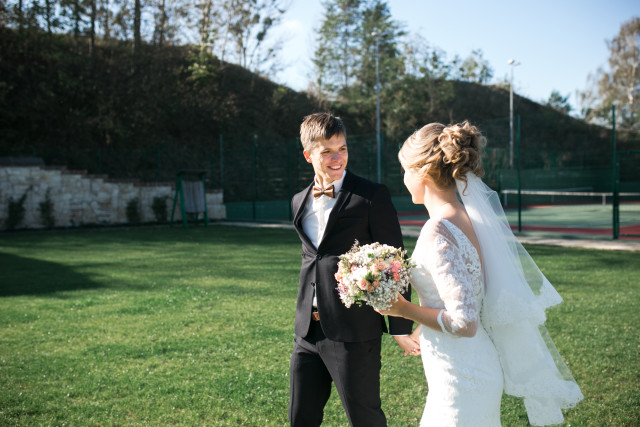 bride-groom-having-fun-old-town