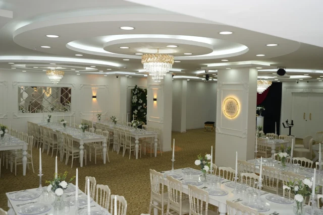 Arya Davet Hotel
