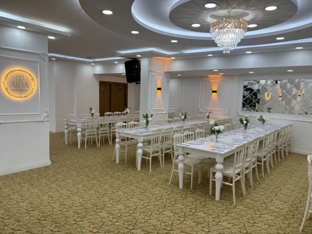 Arya Davet Hotel