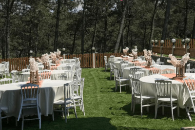 DüğünBuketi.com'a Özel Yemekli Mezuniyet Organizasyonları Kişi Başı 1.000 TL'den Başlayan Fiyatlarla