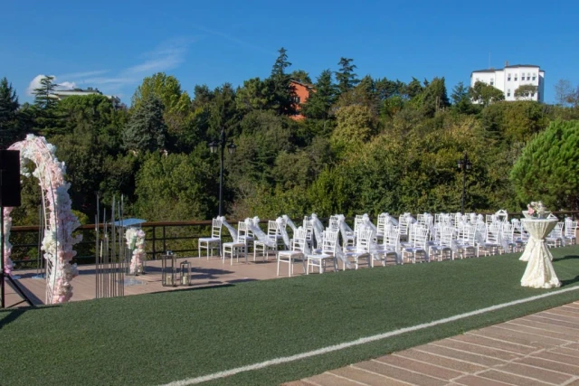 Güzelce Hisar Garden
