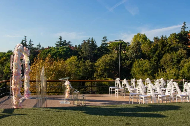 Güzelce Hisar Garden