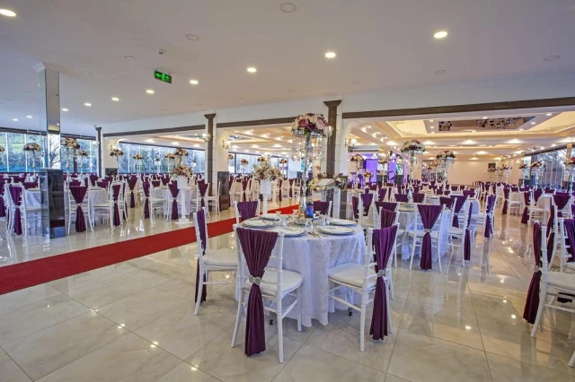 Salon Venedik Due