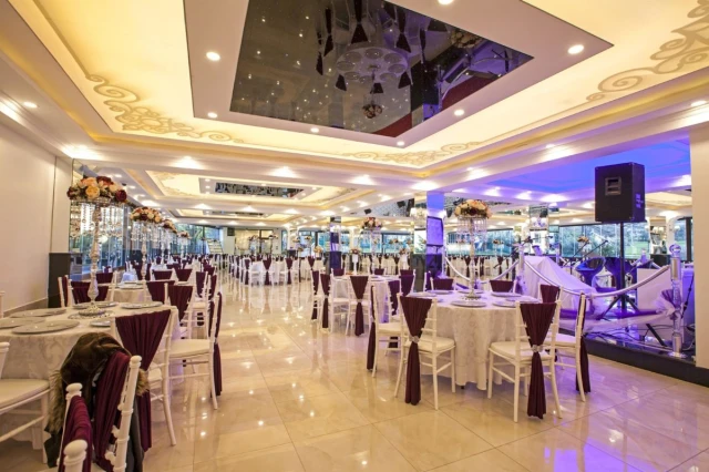 Salon Venedik Due