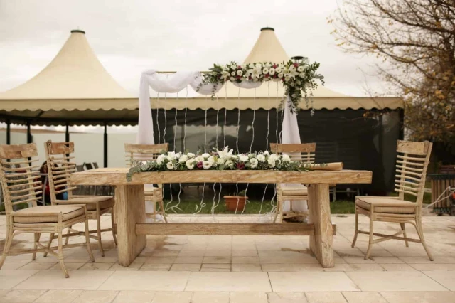 Gold Garden Pool & Wedding
