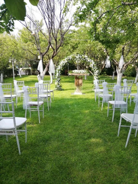 Gold Garden Pool & Wedding