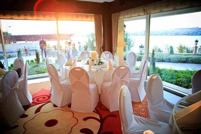Kronos Hotel