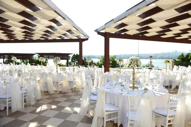 Kronos Hotel