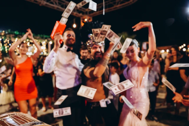 Karnaval Luxury
